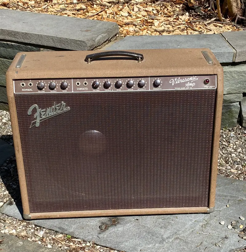 1961 Fender Vibrasonic 1