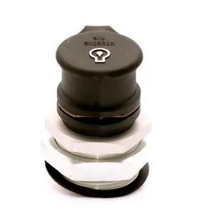 Wiggins R16 Fast Fueling Systems | Crankcase Receiver With Sae Threads With Cap (P/N R1605) 1
